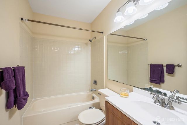 374 Constitution Circle, North Brunswick, NJ 08902