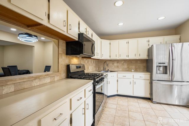 374 Constitution Circle, North Brunswick, NJ 08902