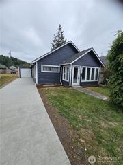 3023 Aberdeen Ave, Hoquiam, WA 98550