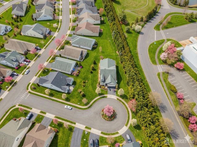 4 Citadel Circle, Monroe, NJ 08831