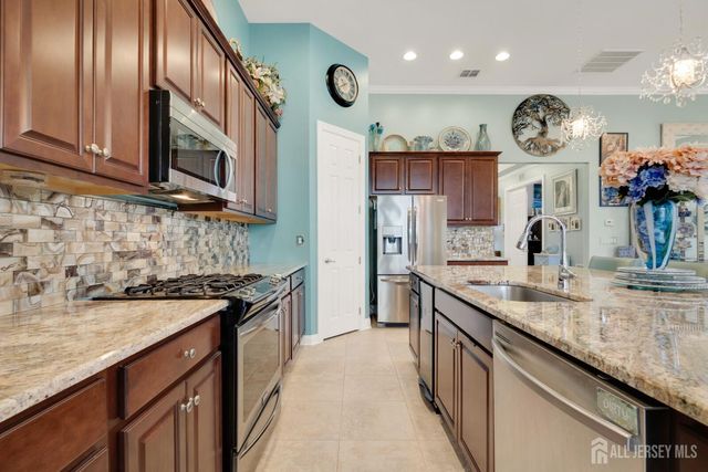 4 Citadel Circle, Monroe, NJ 08831