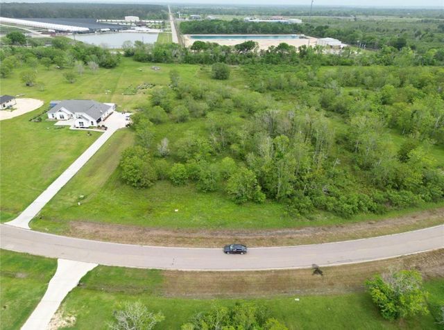 22603 Chenango Lake Dr, Angleton, TX 77515