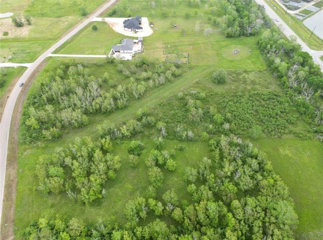 22603 Chenango Lake Dr, Angleton, TX 77515