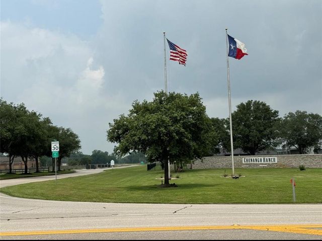 22603 Chenango Lake Dr, Angleton, TX 77515