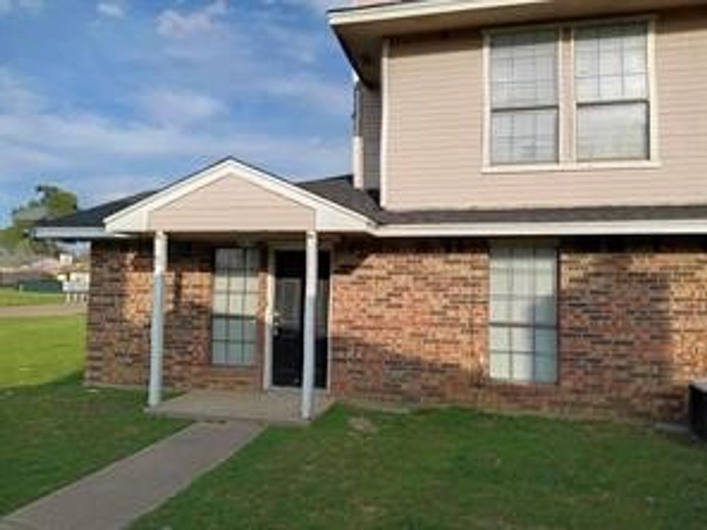 103 Peachtree Court C, Kennedale, TX 76060