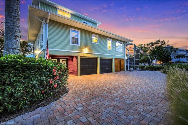 3858 Riviera CIR, Bonita Springs, FL 34134