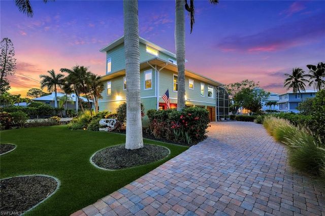 3858 Riviera CIR, Bonita Springs, FL 34134
