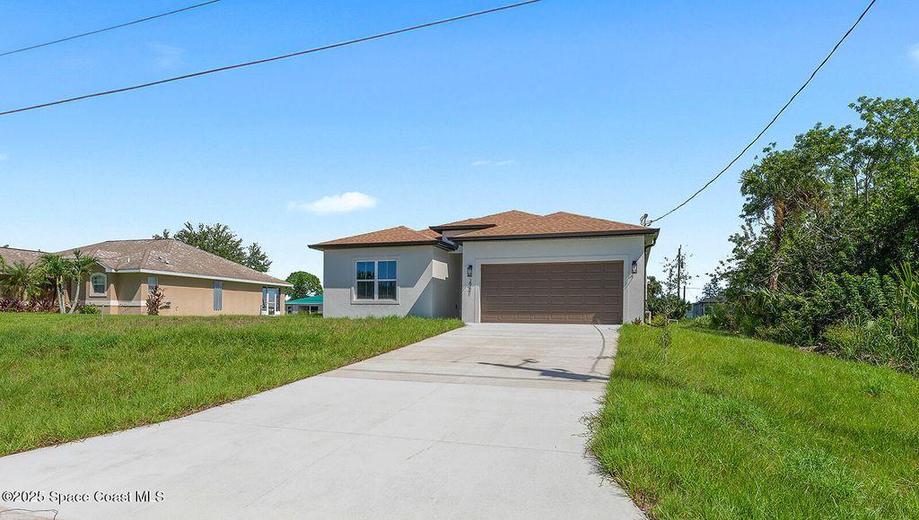 2941 Anjar Avenue SW, Palm Bay, FL 32908