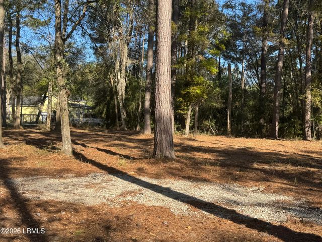 14 River Drive, Beaufort, SC 29907