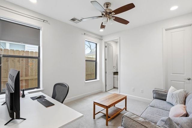 904 W 18th Street C, Houston, TX 77008