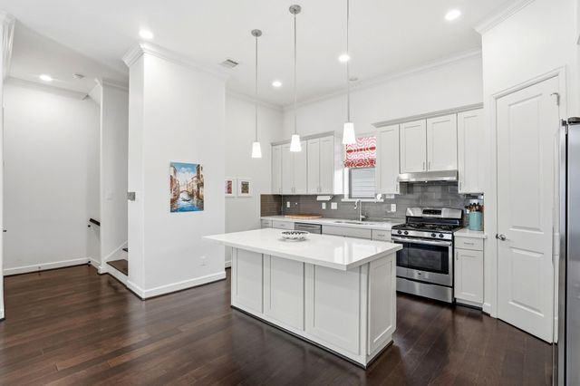 904 W 18th Street C, Houston, TX 77008