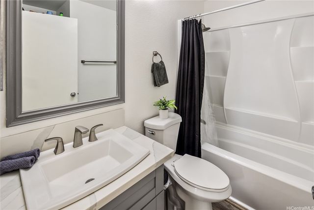 94-535 Lumiaina Street A204, Waipahu, HI 96797