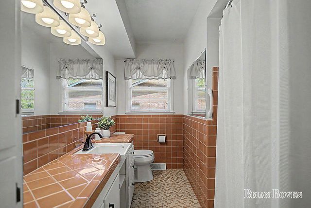 1406 Perkins Avenue, Grand Rapids, MI 49505