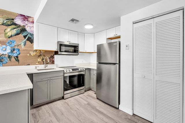 1460 Ocean Drive 205, Miami Beach, FL 33139