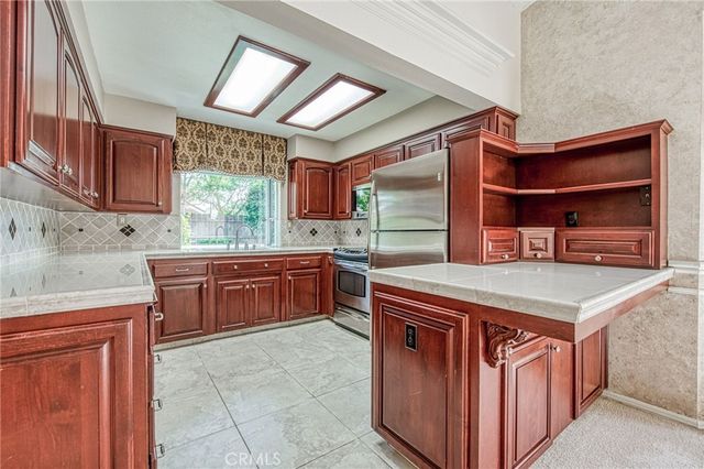 335 Mckelvy, Clovis, CA 93611