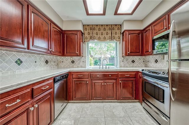 335 Mckelvy, Clovis, CA 93611