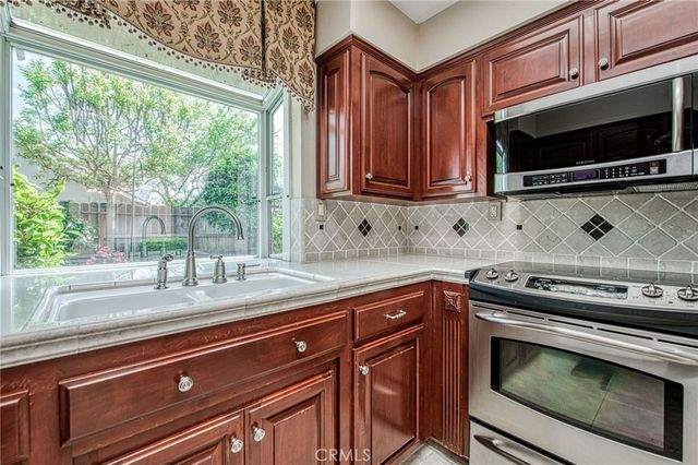 335 Mckelvy, Clovis, CA 93611
