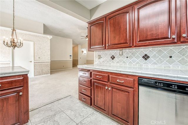 335 Mckelvy, Clovis, CA 93611