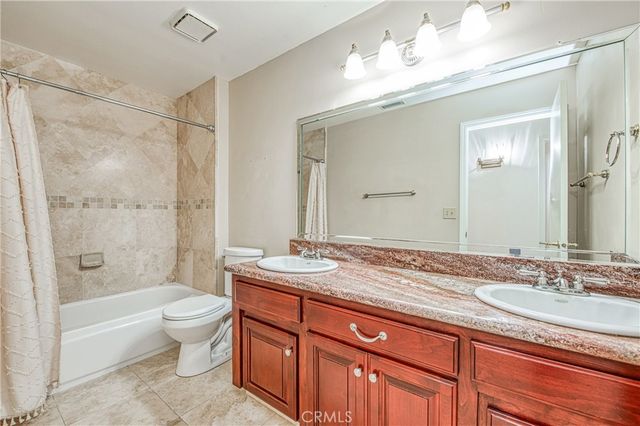 335 Mckelvy, Clovis, CA 93611