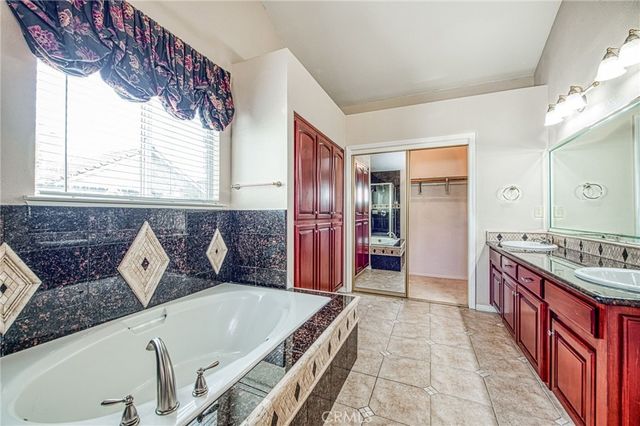 335 Mckelvy, Clovis, CA 93611
