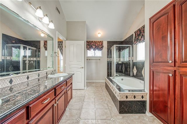 335 Mckelvy, Clovis, CA 93611