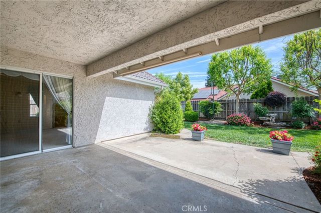 335 Mckelvy, Clovis, CA 93611