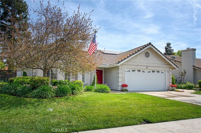 335 Mckelvy, Clovis, CA 93611