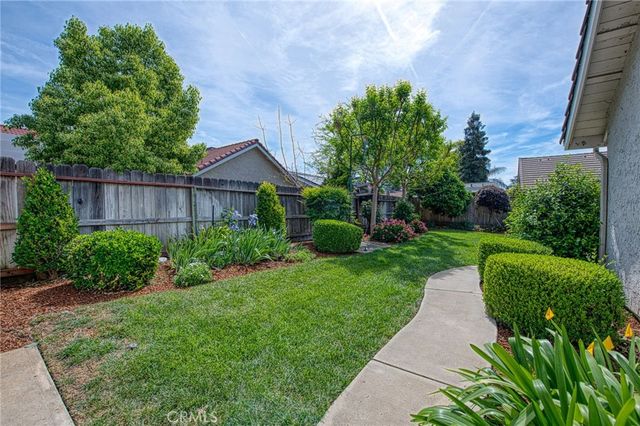 335 Mckelvy, Clovis, CA 93611