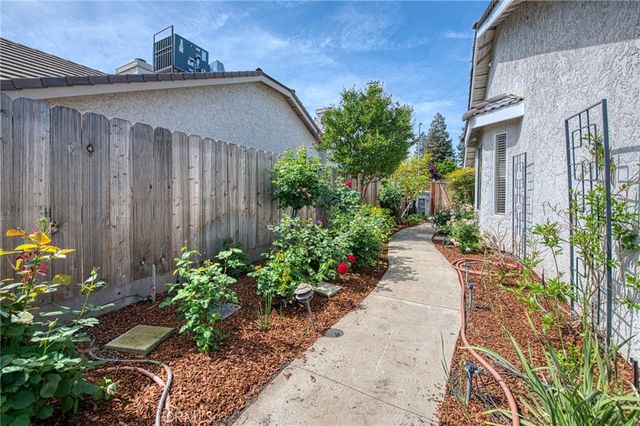 335 Mckelvy, Clovis, CA 93611