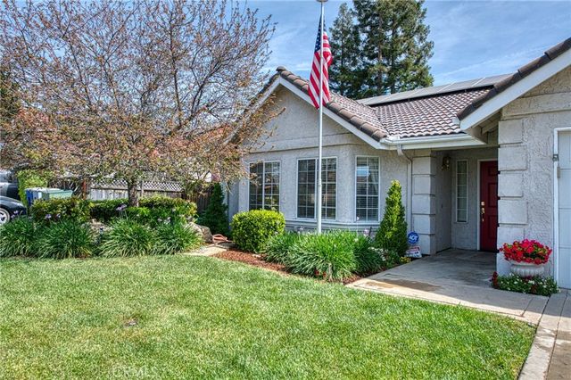 335 Mckelvy, Clovis, CA 93611