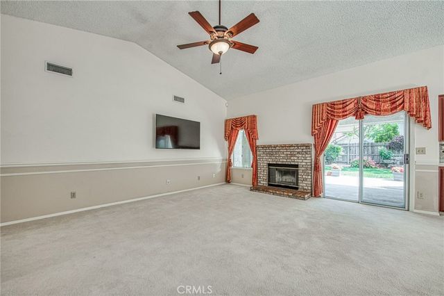 335 Mckelvy, Clovis, CA 93611