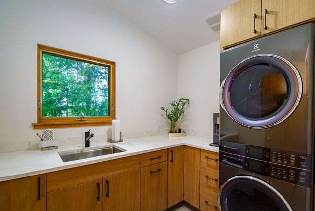 6414 S HELENA St, Spokane, WA 99223