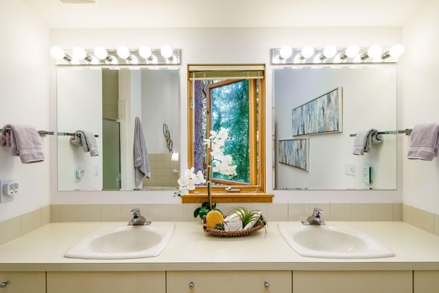 6414 S HELENA St, Spokane, WA 99223