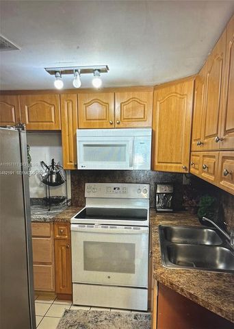 6220 SW 131st Ct 204, Miami, FL 33183