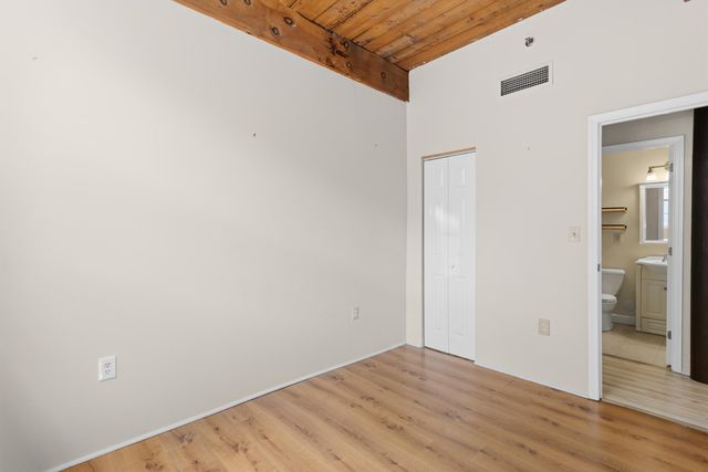 335 Cypress St Apt 1A, Manchester, NH 03103