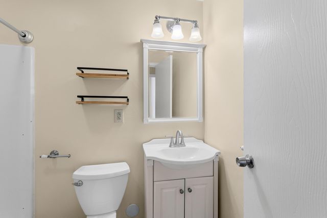 335 Cypress St Apt 1A, Manchester, NH 03103
