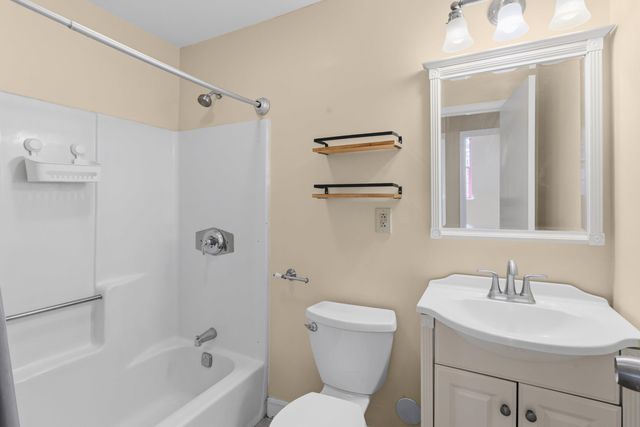 335 Cypress St Apt 1A, Manchester, NH 03103