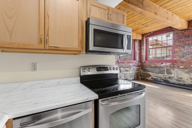 335 Cypress St Apt 1A, Manchester, NH 03103
