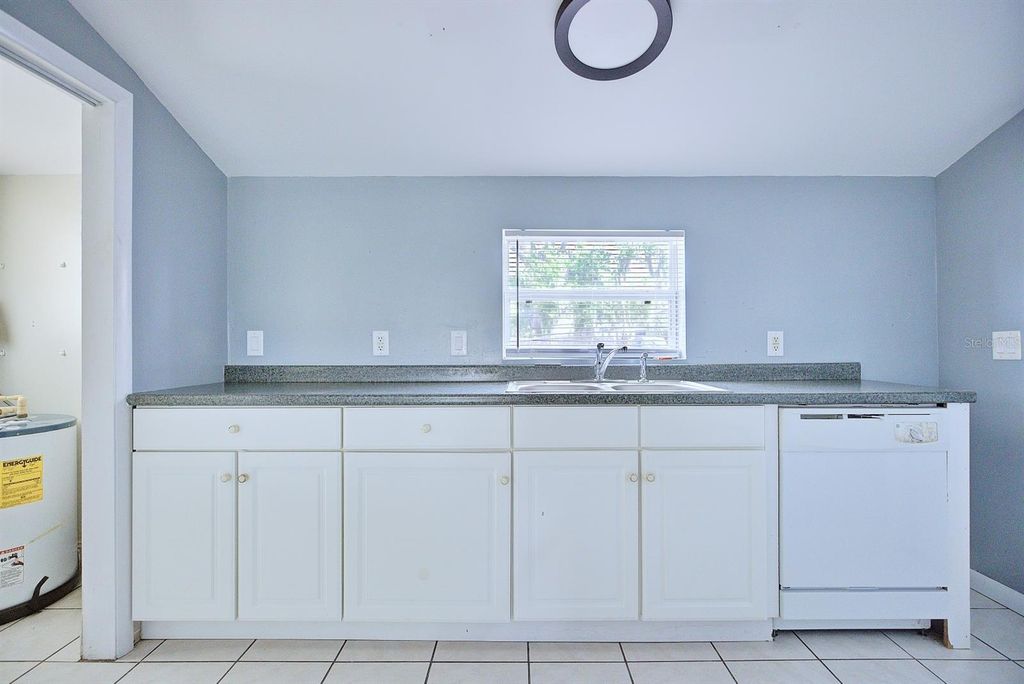 Image 12 of property listing at 121 BATES AVENUE SE, Winter Haven, FL 33880