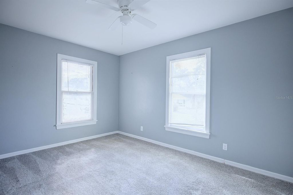 Image 16 of property listing at 121 BATES AVENUE SE, Winter Haven, FL 33880