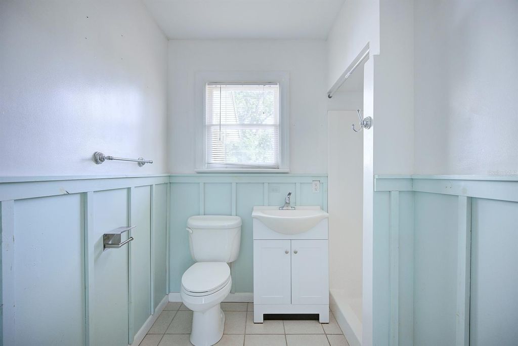 Image 19 of property listing at 121 BATES AVENUE SE, Winter Haven, FL 33880