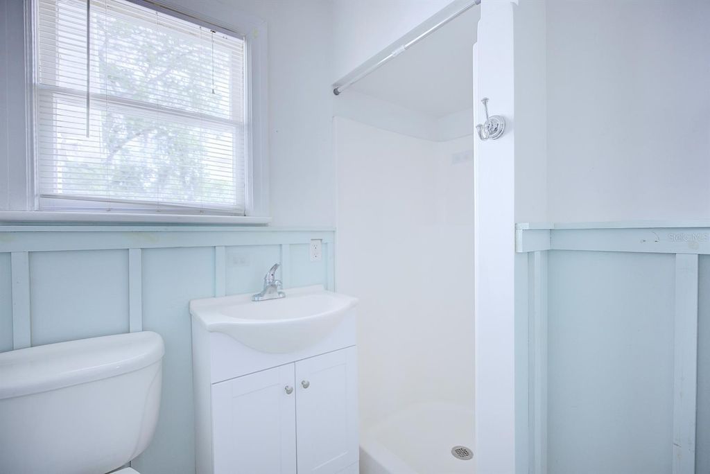 Image 20 of property listing at 121 BATES AVENUE SE, Winter Haven, FL 33880