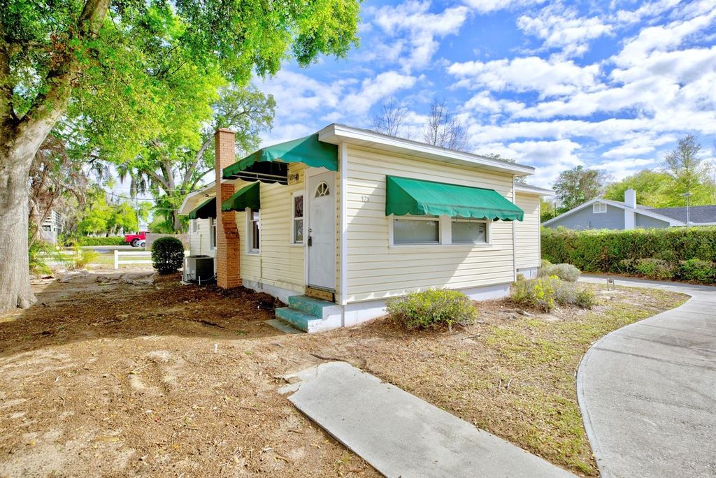 Image 26 of property listing at 121 BATES AVENUE SE, Winter Haven, FL 33880