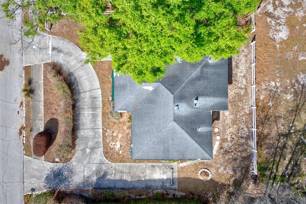 Image 31 of property listing at 121 BATES AVENUE SE, Winter Haven, FL 33880