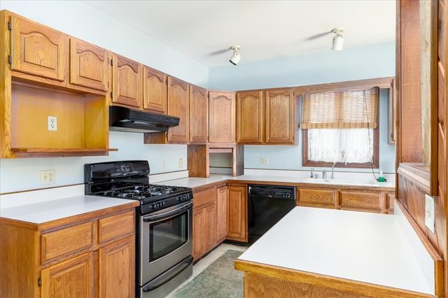 5 Washington St, Stoneham, MA 02180