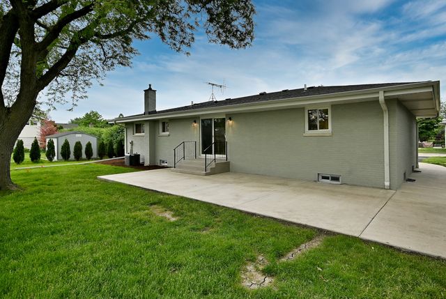 675 S Edgewood Avenue, Elmhurst, IL 60126