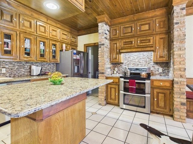 2382 Crystal Drive, Athens, TX 75752