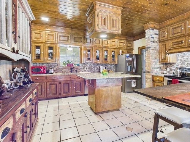 2382 Crystal Drive, Athens, TX 75752