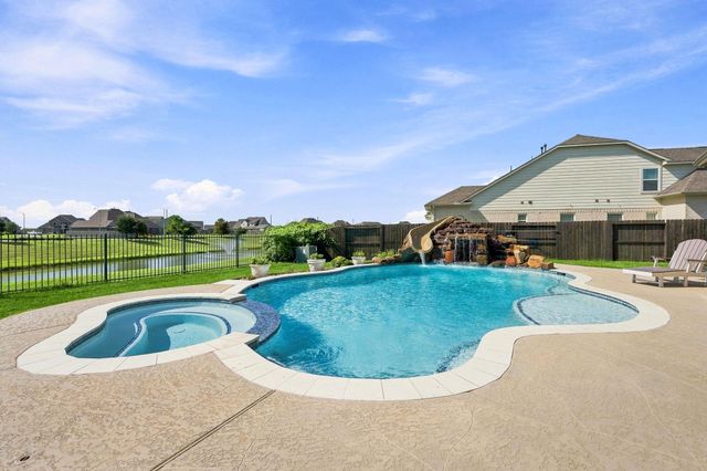 14610 Saratoga Lane, Mont Belvieu, TX 77523