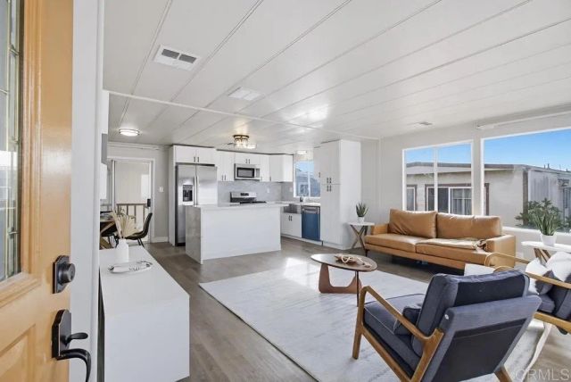 402 63rd 115, San Diego, CA 92114
